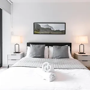 Khayat Homes - The Cosy Cabo - One Bed London