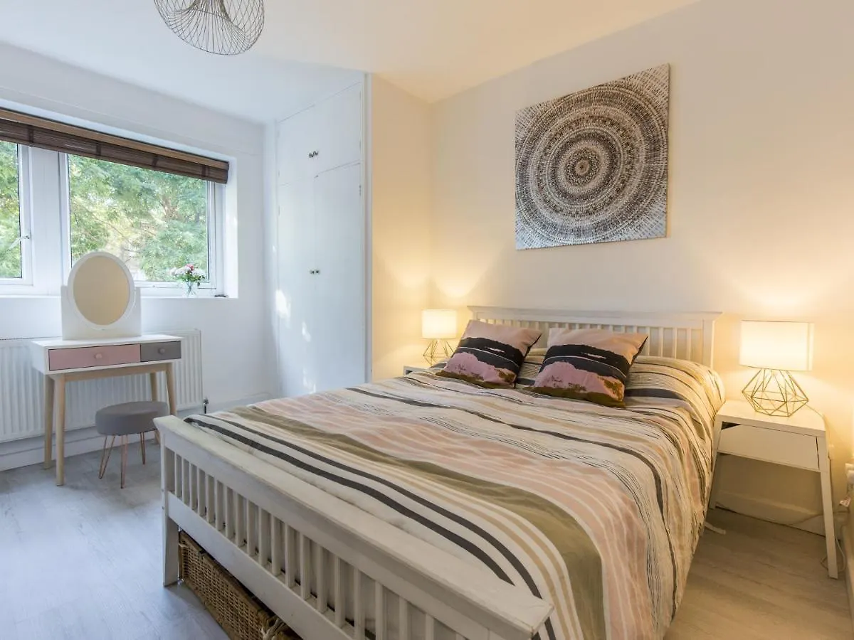 Spacious Flat In South Central London With Balcony - Pass The Keys United Kingdom